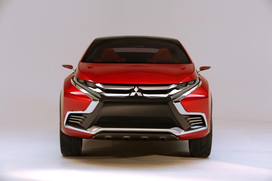  Mitsubishi Concept XR-PHEV II 2015 года  (фото 6 из 21)